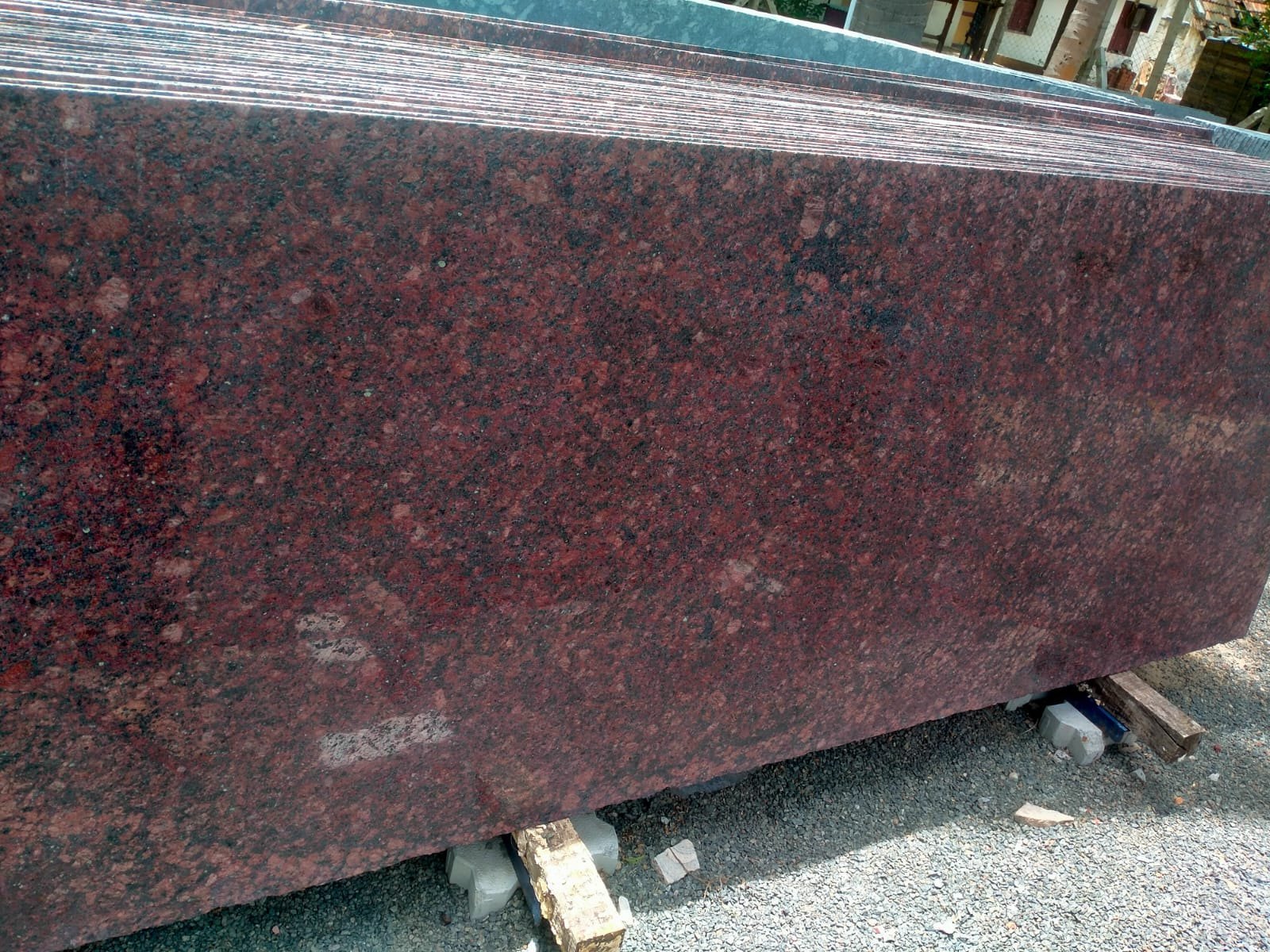 LAPATO RED GRANITE 